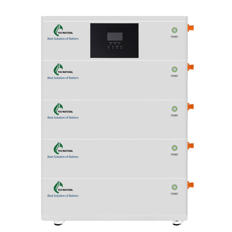 Outre de la grille 5 à la batterie au lithium 20kWh rechargeable 400ah tout dans une installation de batterie solaire
